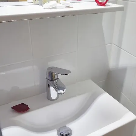 Triple With Private Bathroom In Gothic Vendégház