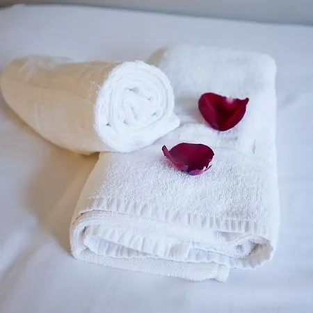 Triple With Private Bathroom In Gothic 2* Barcelona