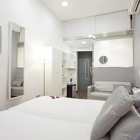 Triple With Private Bathroom In Gothic Гостевой дом