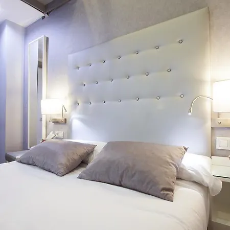 Triple With Private Bathroom In Gothic Барселона