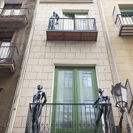 Triple With Private Bathroom In Gothic Гостевой дом Барселона