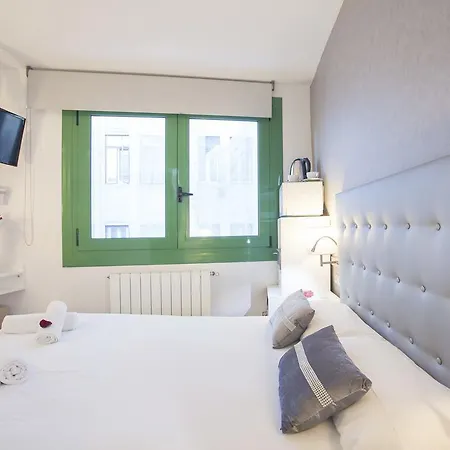 Triple With Private Bathroom In Gothic