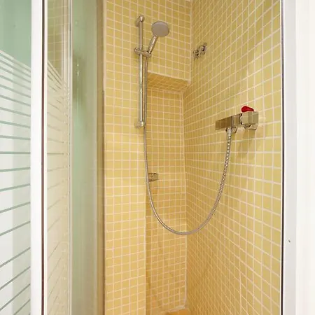 Triple With Private Bathroom In Gothic Барселона