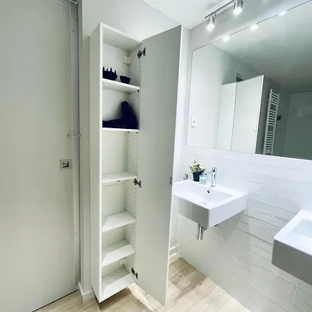 Triple With Private Bathroom In Gothic