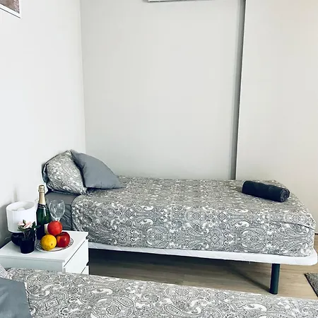 Triple With Private Bathroom In Gothic 2* Барселона