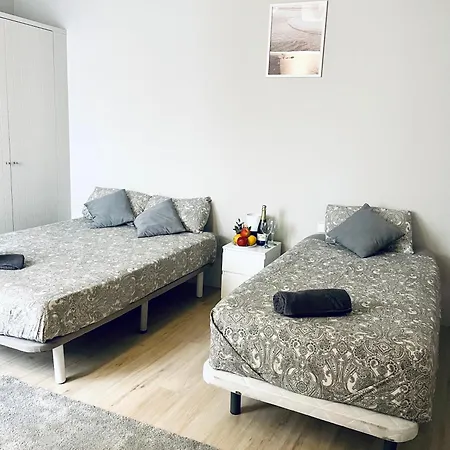 Triple With Private Bathroom In Gothic Барселона