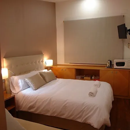 Triple With Private Bathroom In Gothic