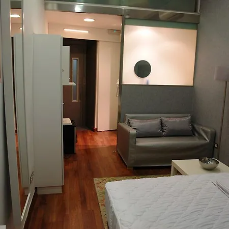 Triple With Private Bathroom In Gothic Гостевой дом