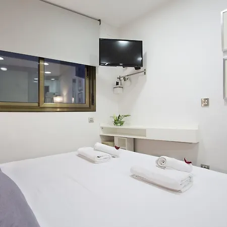 Triple With Private Bathroom In Gothic Maison d'hôtes 2*