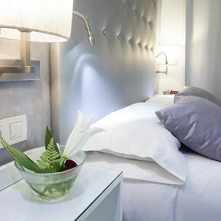 Triple With Private Bathroom In Gothic Barcelone