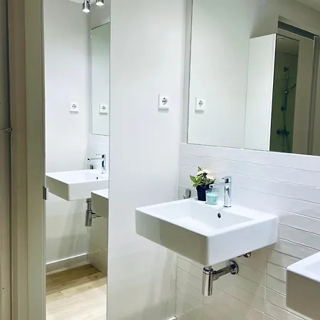 Triple With Private Bathroom In Gothic 2* Barcelone