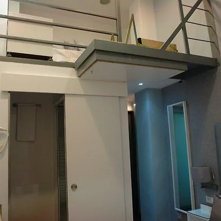 Triple With Private Bathroom In Gothic 2* Barcelone